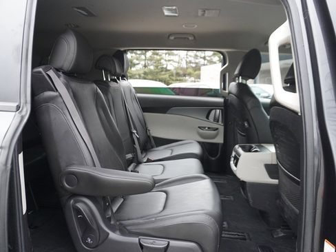 Used 2022 Kia Carnival LX image 37