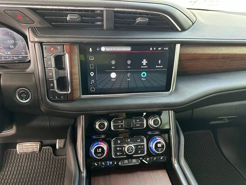 Used 2024 GMC Yukon Denali Ultimate AWD/4WD image 23