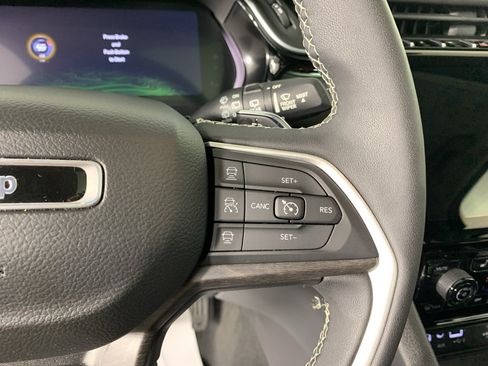 Used 2022 Jeep Grand Cherokee Limited 4xe w/ Luxury Tech Group II AWD/4WD image 19