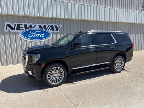 Used 2024 GMC Yukon SLT AWD/4WD image 1