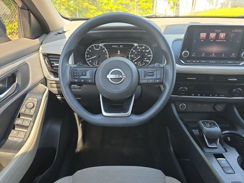 Used 2023 Nissan Rogue SV FWD image 19