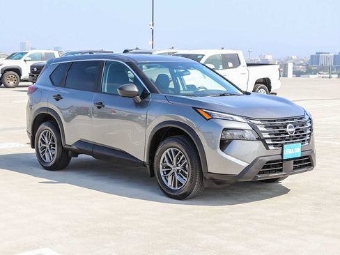 Used 2025 Nissan Rogue S FWD image 3