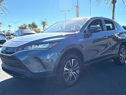 Used 2021 Toyota Venza LE w/ Carpet Mat Package (TMS) image 3