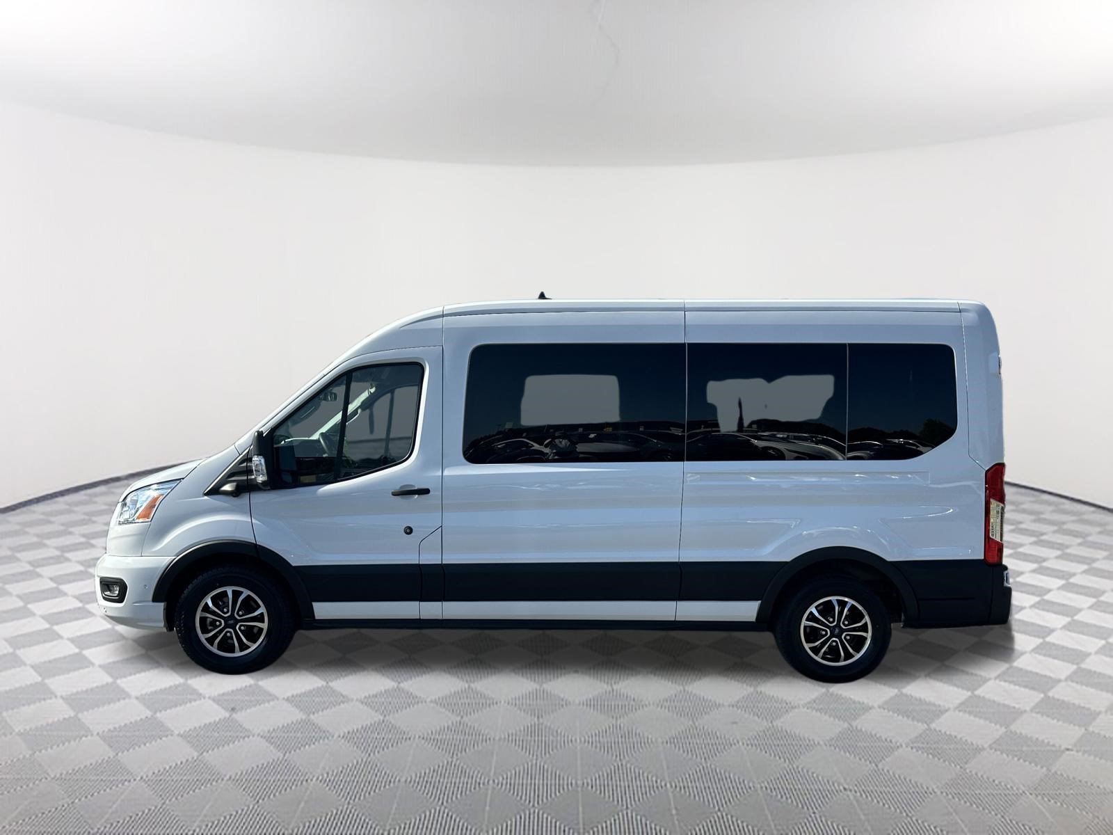 Used 2022 Ford Transit 350 XLT RWD image 8