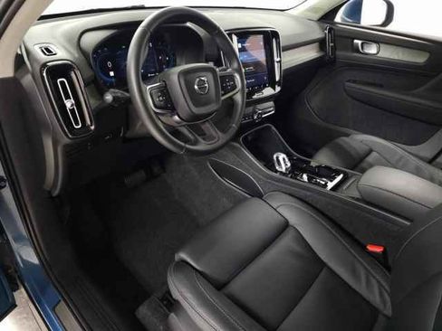 Certified 2025 Volvo XC40 B5 Plus image 18