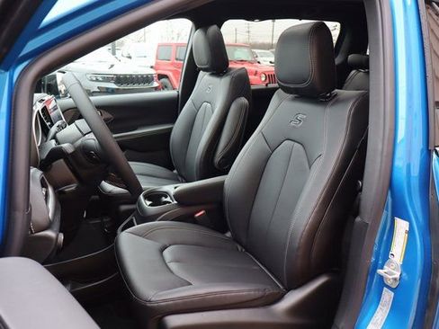 New 2026 Chrysler Pacifica Select w/ S Appearance Package FWD image 11