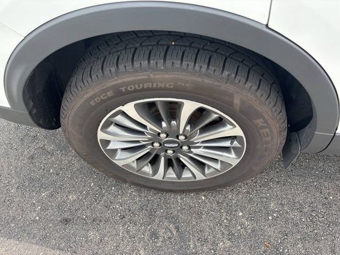 Used 2022 Lincoln Nautilus AWD w/ Premium Package image 10