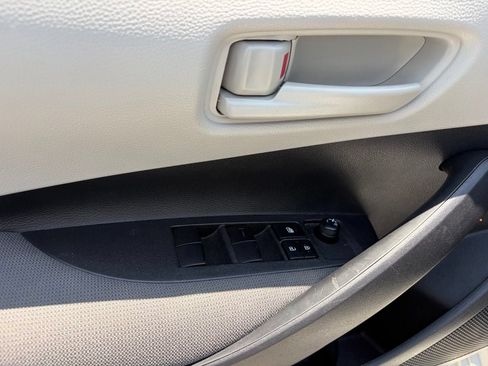 Used 2025 Toyota Corolla LE FWD image 5