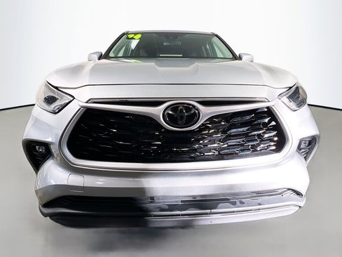 Used 2024 Toyota Highlander LE image 11