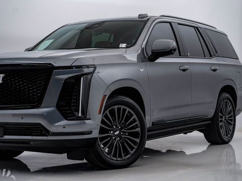 Used 2025 Cadillac Escalade Sport Platinum image 2