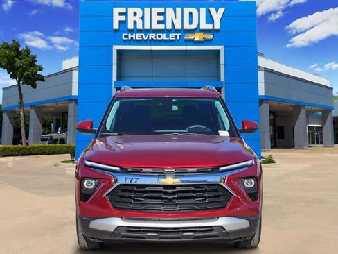 Used 2025 Chevrolet TrailBlazer LT image 2