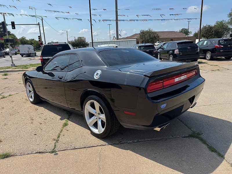 Used 2014 Dodge Challenger R/T RWD image 4