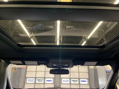 Used 2020 Ford Explorer Limited image 31