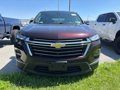 Used 2023 Chevrolet Traverse LT w/ LT Premium Package AWD/4WD image 2