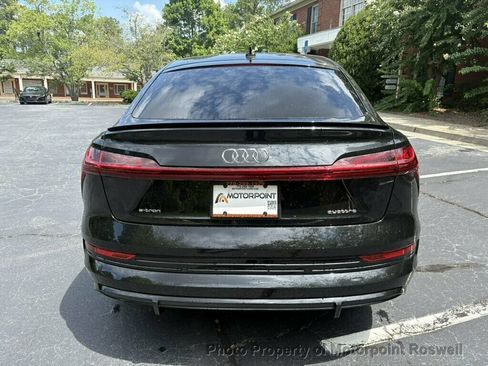 Used 2022 Audi e-tron Premium w/ Convenience Plus Package AWD/4WD image 8