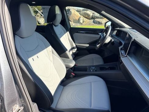 Used 2025 Volkswagen Tiguan SE R-Line AWD/4WD image 13
