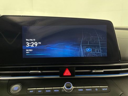 Certified 2025 Hyundai Elantra Limited image 22