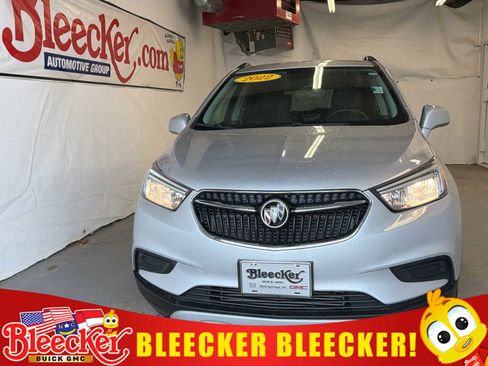 Used 2022 Buick Encore Preferred FWD image 1