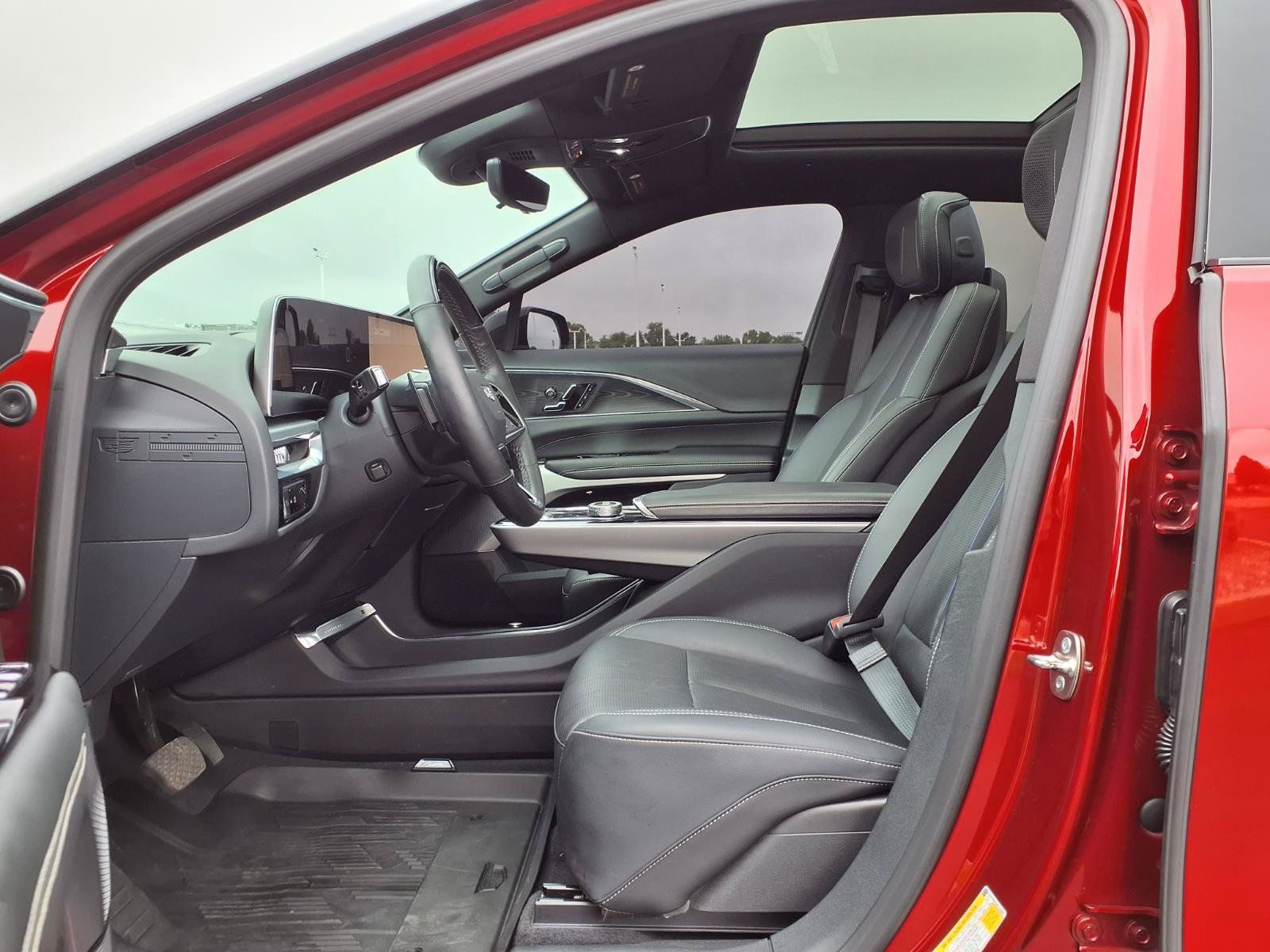 Used 2024 Cadillac Lyriq Sport w/ LPO, Floor Liner Package AWD/4WD image 22