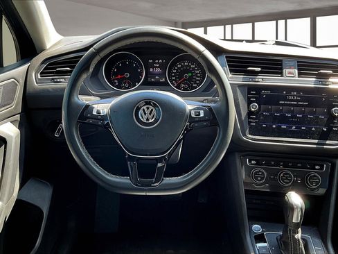 Used 2021 Volkswagen Tiguan SE image 6