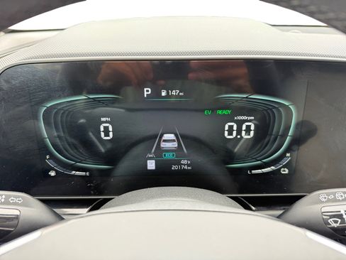 Used 2023 Kia Niro EX image 11