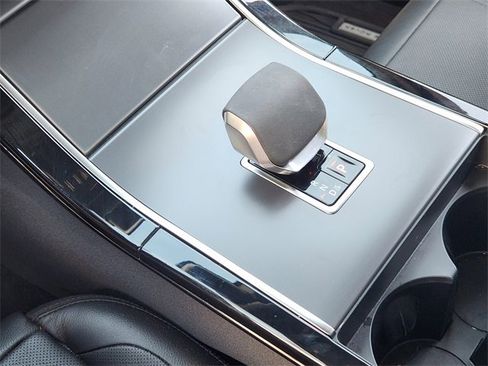 Used 2025 Land Rover Range Rover Velar Dynamic SE image 19