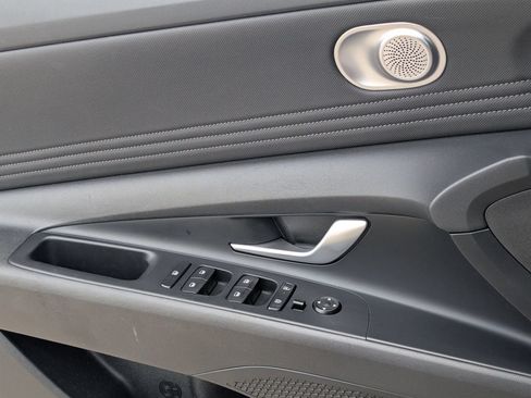 Used 2025 Hyundai Elantra Limited FWD image 24