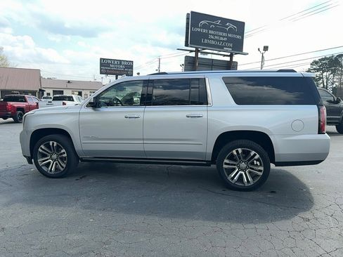 Used 2019 GMC Yukon XL Denali w/ Denali Ultimate Package AWD/4WD image 8