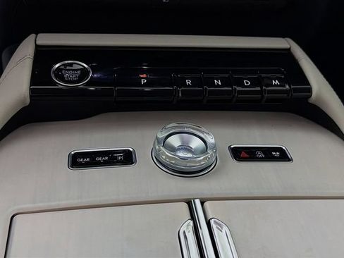 New 2026 Lincoln Navigator L Premier AWD/4WD image 18
