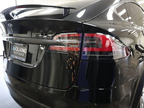 Used 2018 Tesla Model X 75D image 17