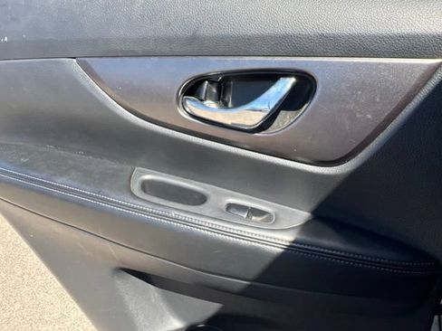 Used 2016 Nissan Rogue S AWD/4WD image 28