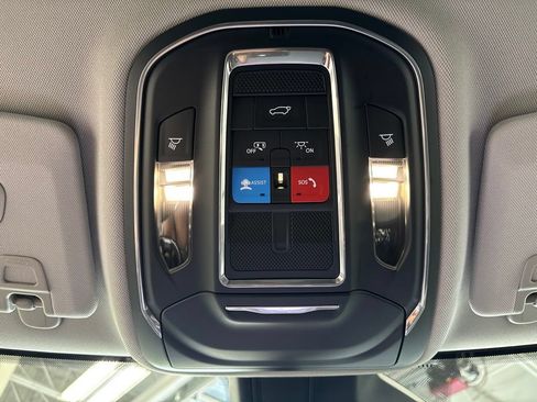 Used 2023 Jeep Grand Cherokee Limited w/ Black Appearance Package AWD/4WD image 34