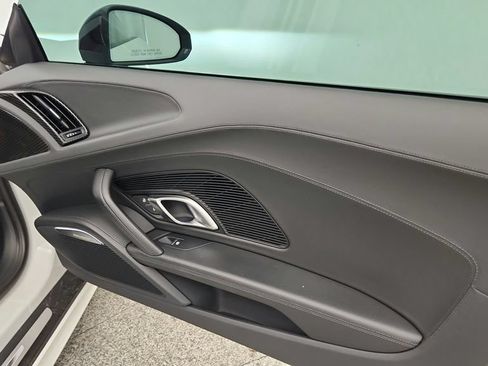 Used 2018 Audi R8 V10 RWD image 28