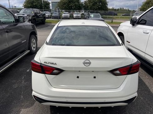 Used 2025 Nissan Altima 2.5 SV FWD image 4