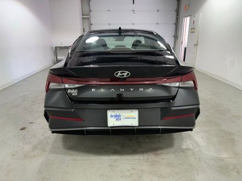 Used 2025 Hyundai Elantra SEL FWD image 6