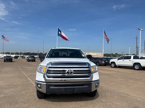 Used 2017 Toyota Tundra SR5 w/ SR5 Upgrade Package RWD image 4