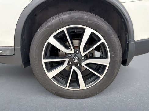 Used 2019 Nissan Rogue SL w/ Premium Package AWD/4WD image 9