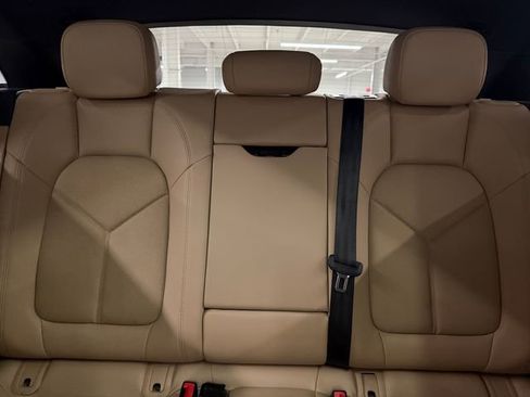Certified 2023 Porsche Macan AWD/4WD image 25