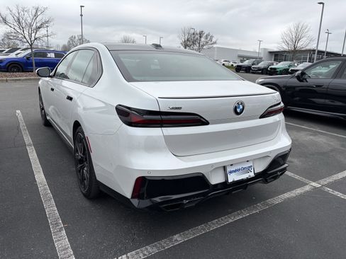 Used 2023 BMW 760i xDrive w/ Executive Package image 14