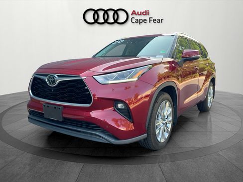 Used 2020 Toyota Highlander Limited AWD/4WD image 1