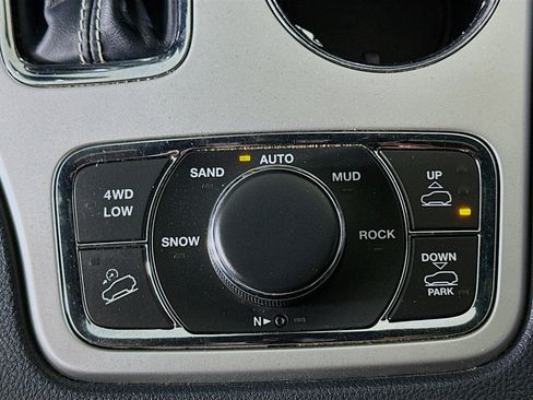 Used 2016 Jeep Grand Cherokee Overland image 26