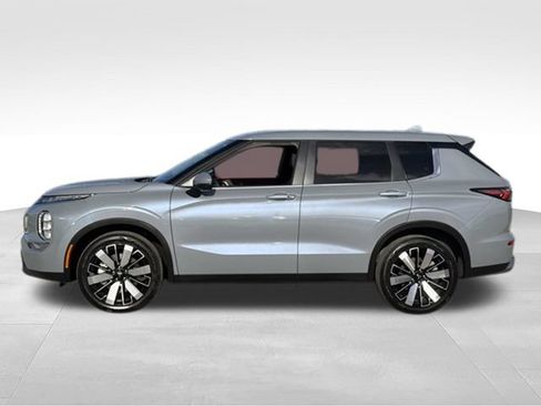 Used 2026 Mitsubishi Outlander SE FWD image 2