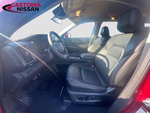 Used 2024 Nissan Pathfinder SL image 29