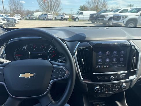 Used 2023 Chevrolet Traverse LT image 17