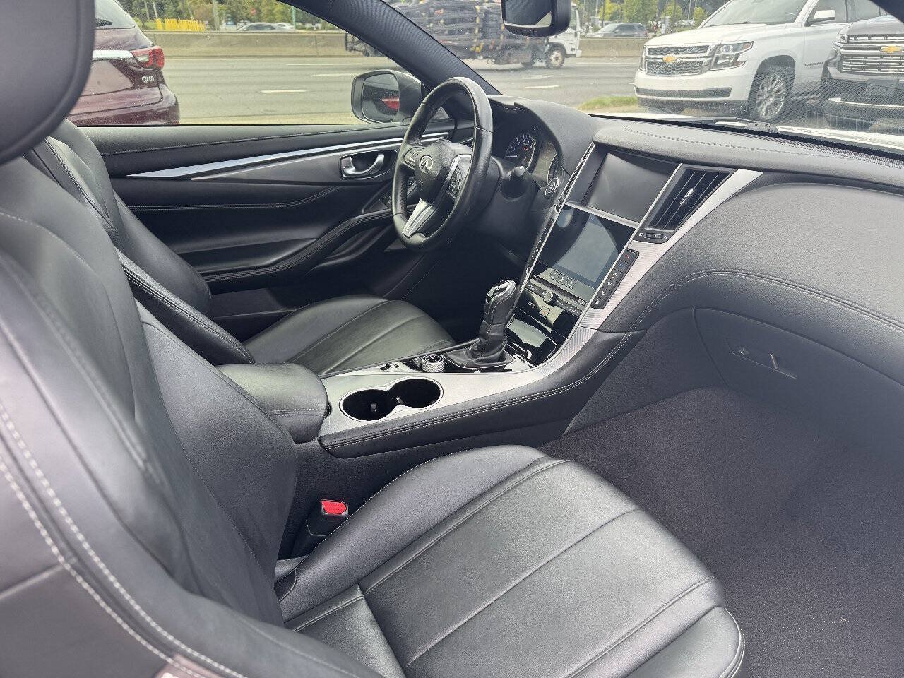 Used 2018 INFINITI Q60 3.0t Luxe RWD image 5
