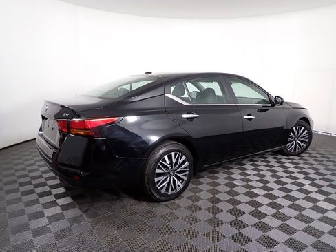 Used 2024 Nissan Altima 2.5 SV image 18