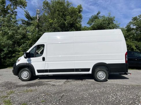 Used 2024 RAM ProMaster 3500 w/ Delivery Van Package FWD image 3