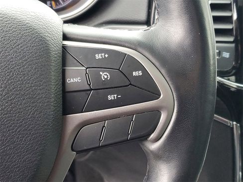 Used 2020 Jeep Grand Cherokee Limited image 18