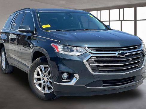 Used 2020 Chevrolet Traverse LT w/ Driver Confidence II Package FWD image 3