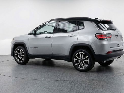 Used 2025 Jeep Compass Trailhawk image 6